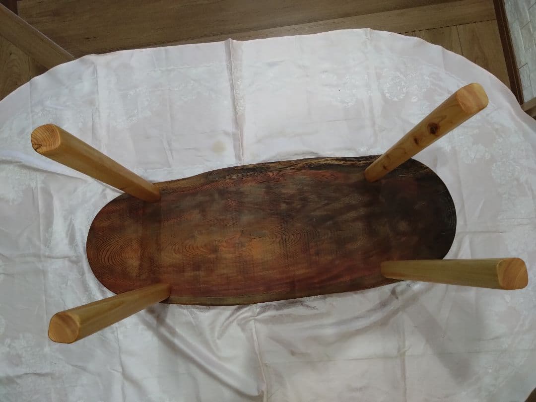 欅一枚板のテーブル㉕　おさら❕ 長寿のケヤキの杢目が綺麗に出ております。