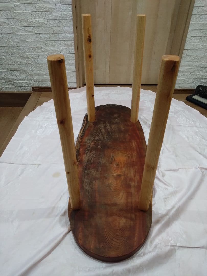 欅一枚板のテーブル㉕　おさら❕ 長寿のケヤキの杢目が綺麗に出ております。