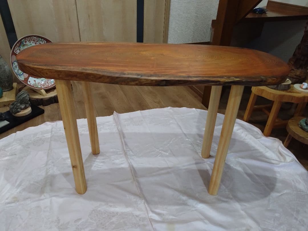 欅一枚板のテーブル㉕　おさら❕ 長寿のケヤキの杢目が綺麗に出ております。