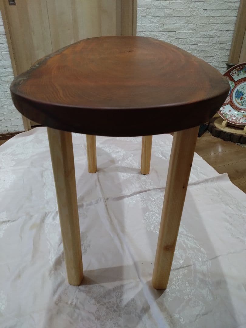 欅一枚板のテーブル㉕　おさら❕ 長寿のケヤキの杢目が綺麗に出ております。