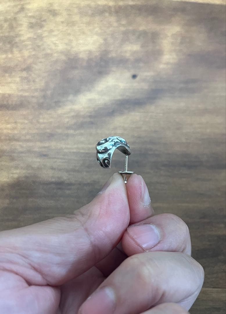 CHROME HEARTS カーブドティアドロップ ピアス シルバー