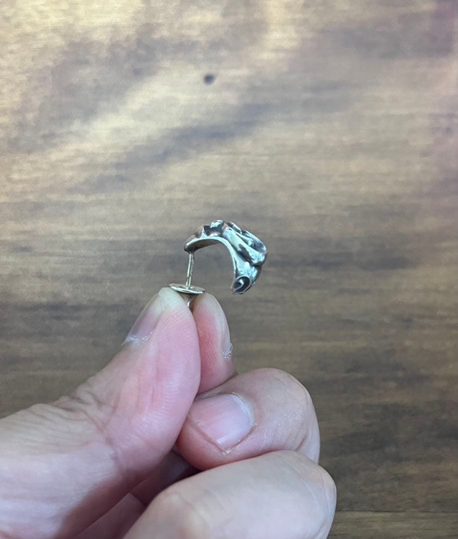 CHROME HEARTS カーブドティアドロップ ピアス シルバー