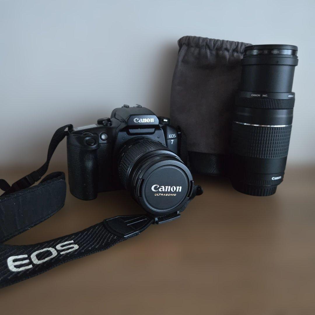 Canon EOS7 フィルムカメラ 一眼レフ キャノン　レンズつき