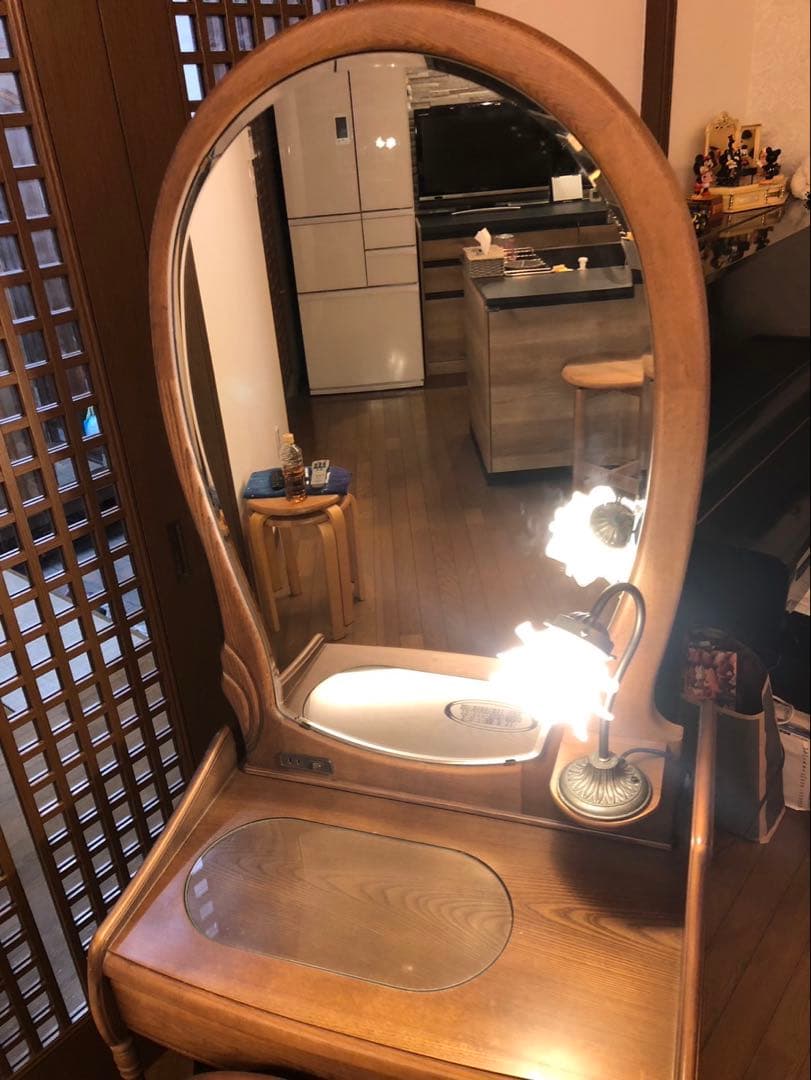 更に、値下げ！クラシック木製ドレッサー・ミラー・照明付き