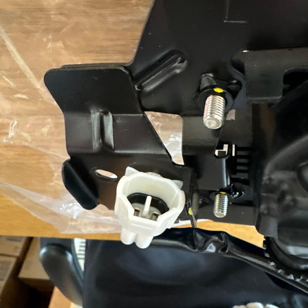 ジムニー　純正フォグランプ　（2004年10月以降）（JB23W-5以降）