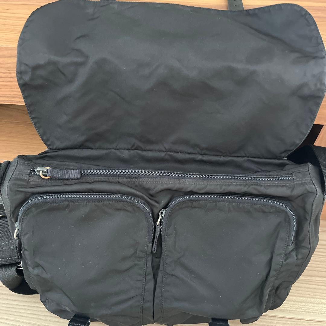 PRADA メッセンジャーバッグ ショルダーバッグ ブラック シルバー金具