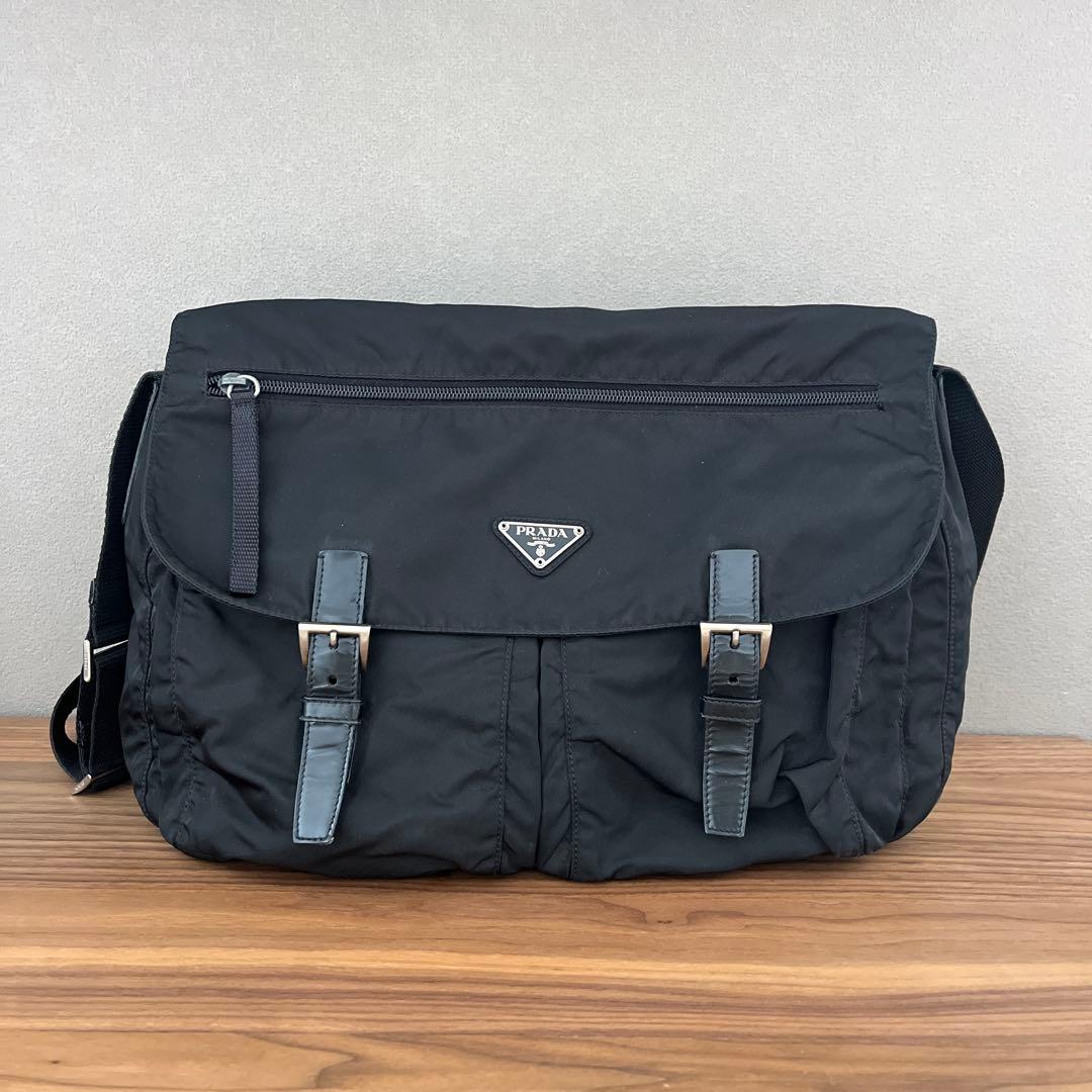PRADA メッセンジャーバッグ ショルダーバッグ ブラック シルバー金具