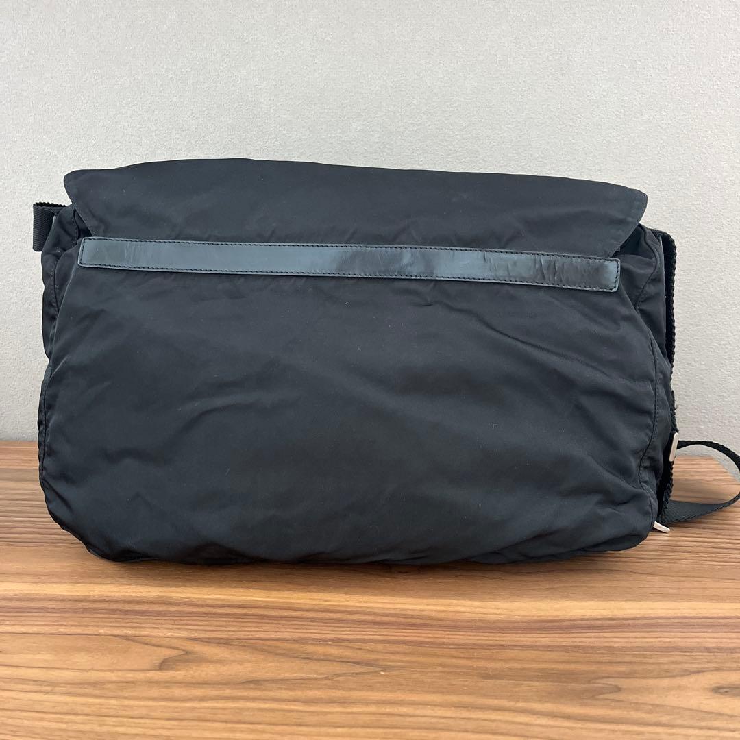 PRADA メッセンジャーバッグ ショルダーバッグ ブラック シルバー金具
