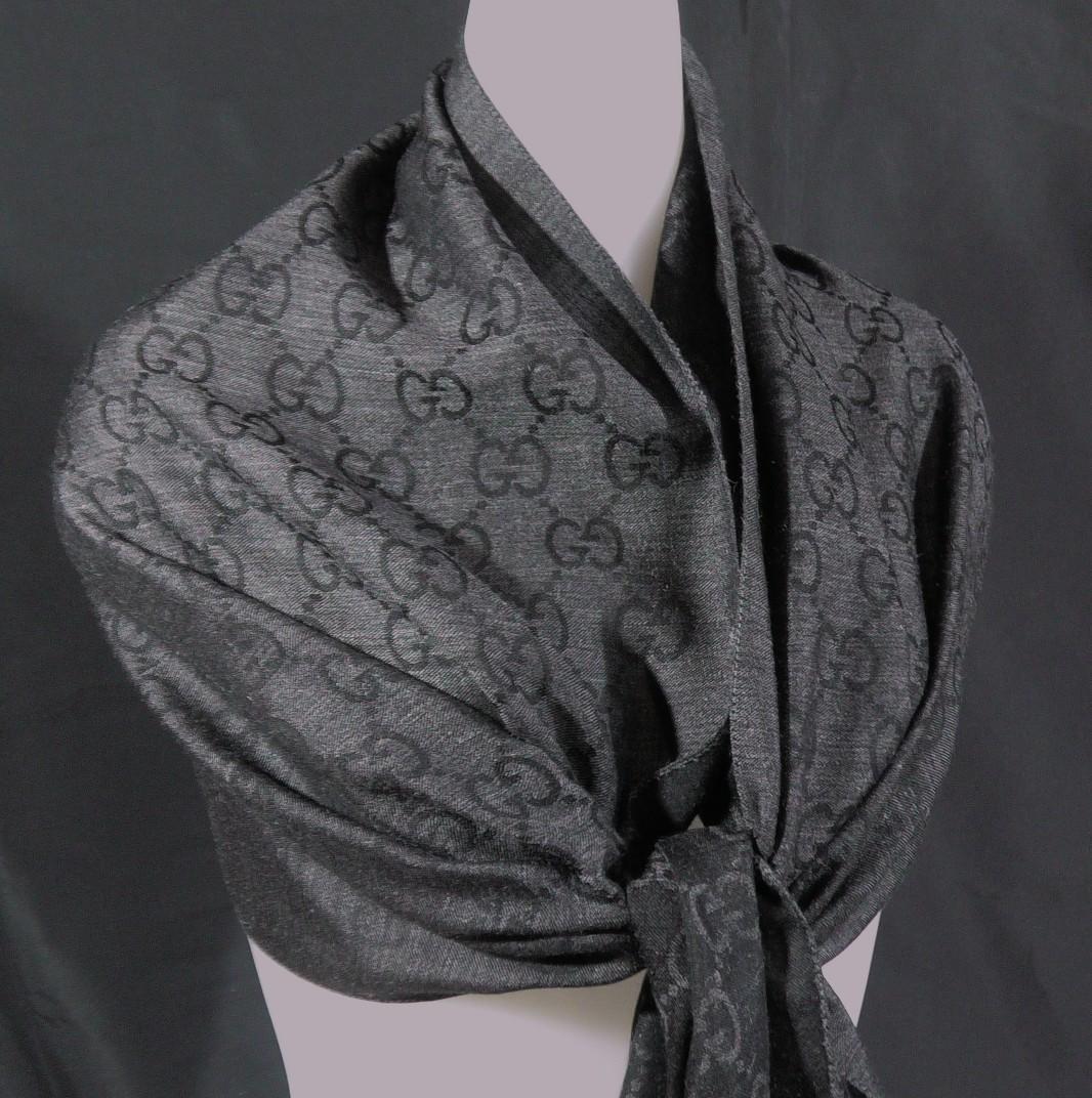 GUCCI グッチ　大判マフラー　D548