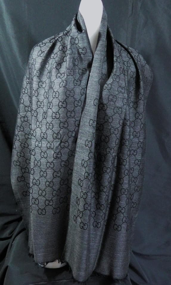 GUCCI グッチ　大判マフラー　D548