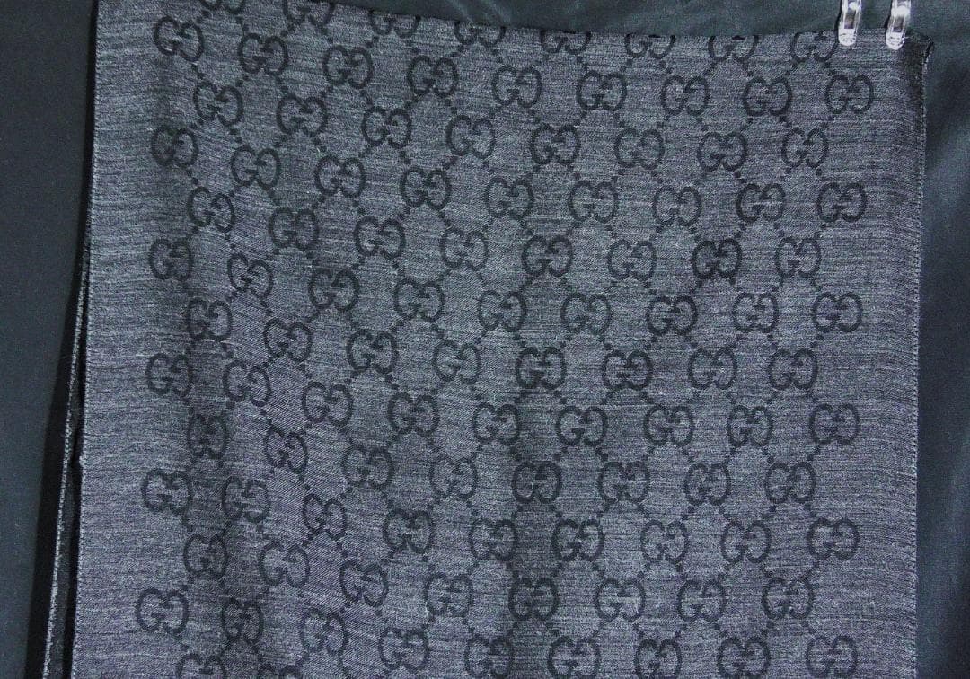 GUCCI グッチ　大判マフラー　D548