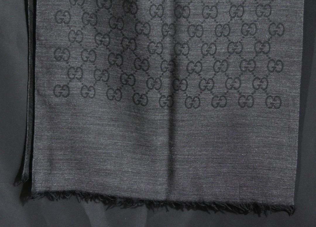 GUCCI グッチ　大判マフラー　D548