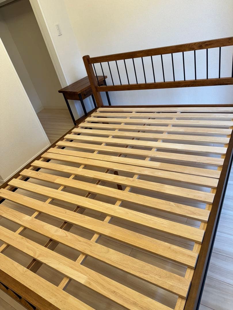 ACME Furniture アクメファニチャー ベッドフレーム　クイーン