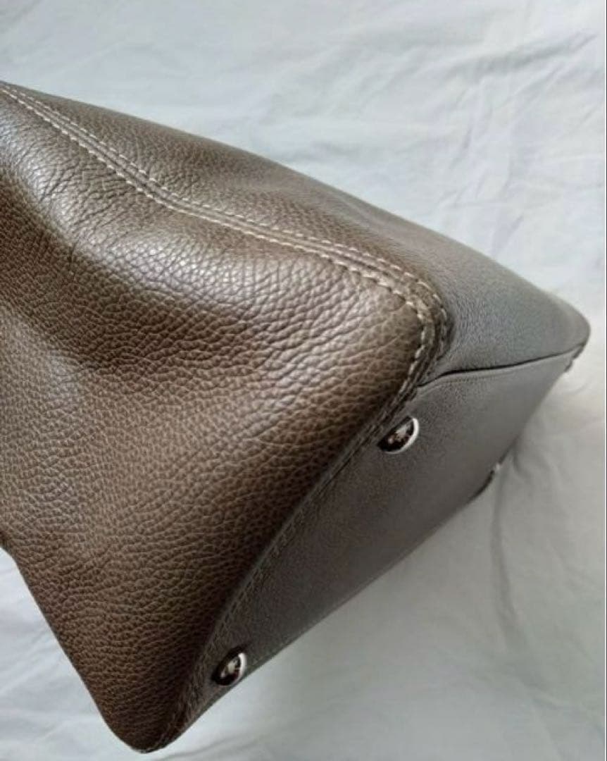 CHANEL　エグゼクティブトート スモール ベージュ ココマーク シルバー