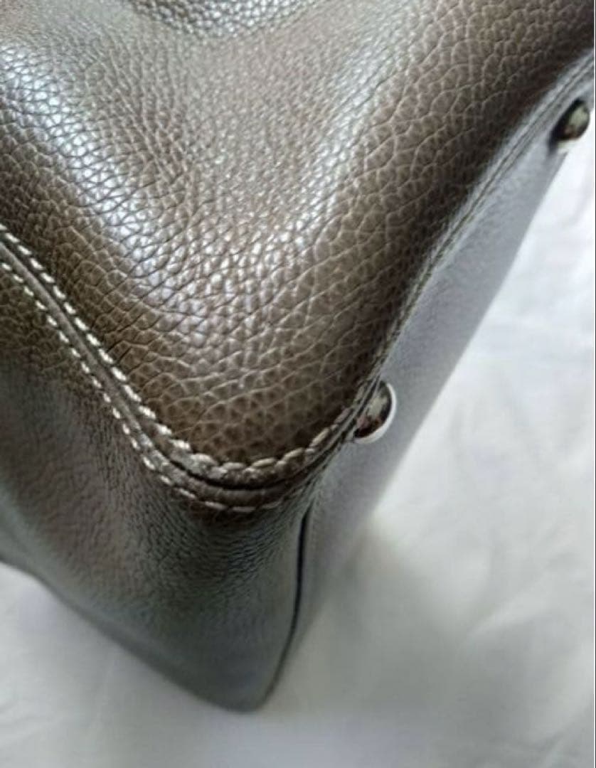 CHANEL　エグゼクティブトート スモール ベージュ ココマーク シルバー