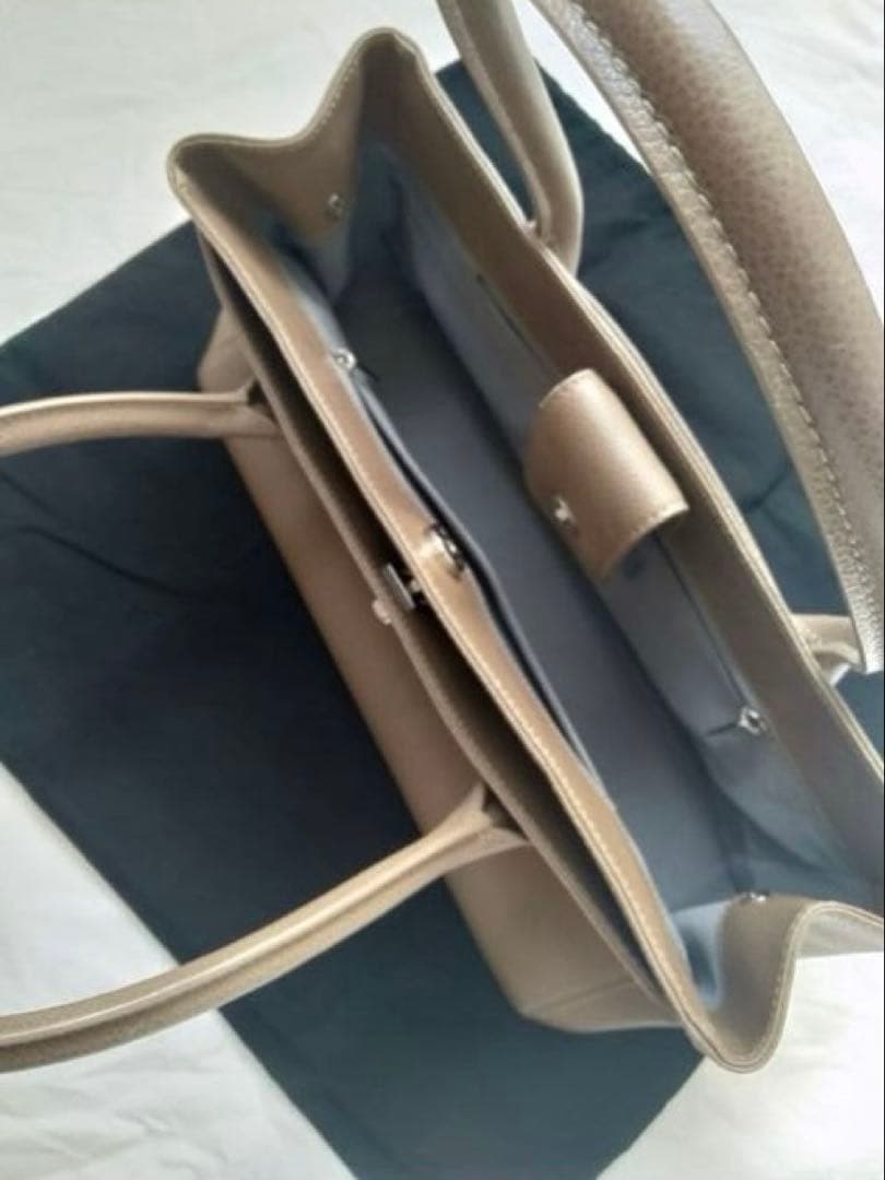 CHANEL　エグゼクティブトート スモール ベージュ ココマーク シルバー