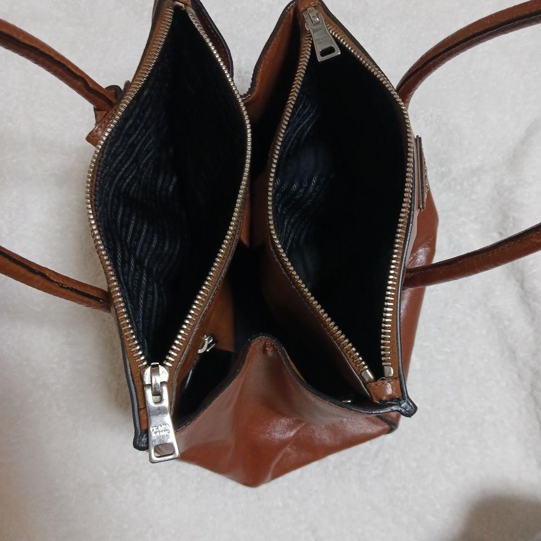 PRADA　ブラウンレザー トートバッグ ジッパー付き