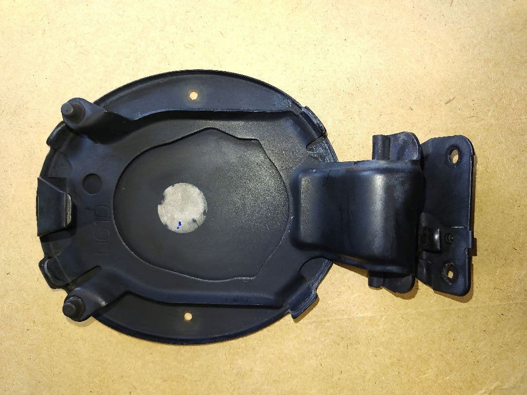 ロードスターNBフューエルリッド給油口