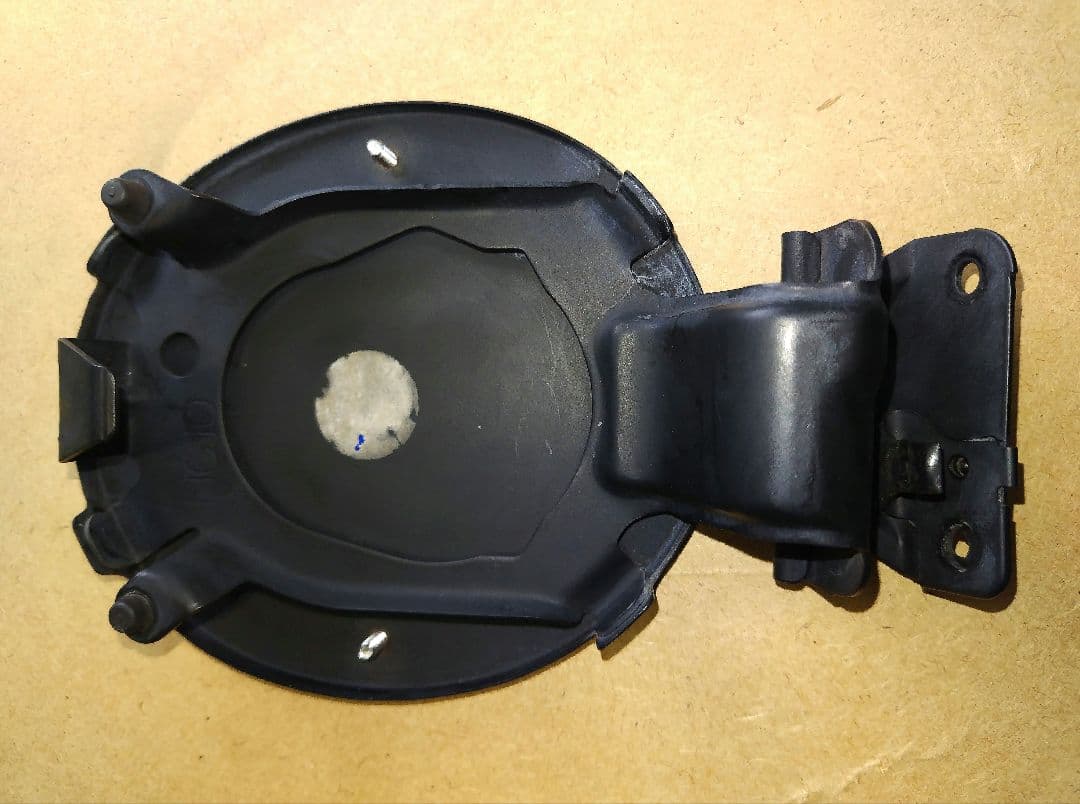 ロードスターNBフューエルリッド給油口