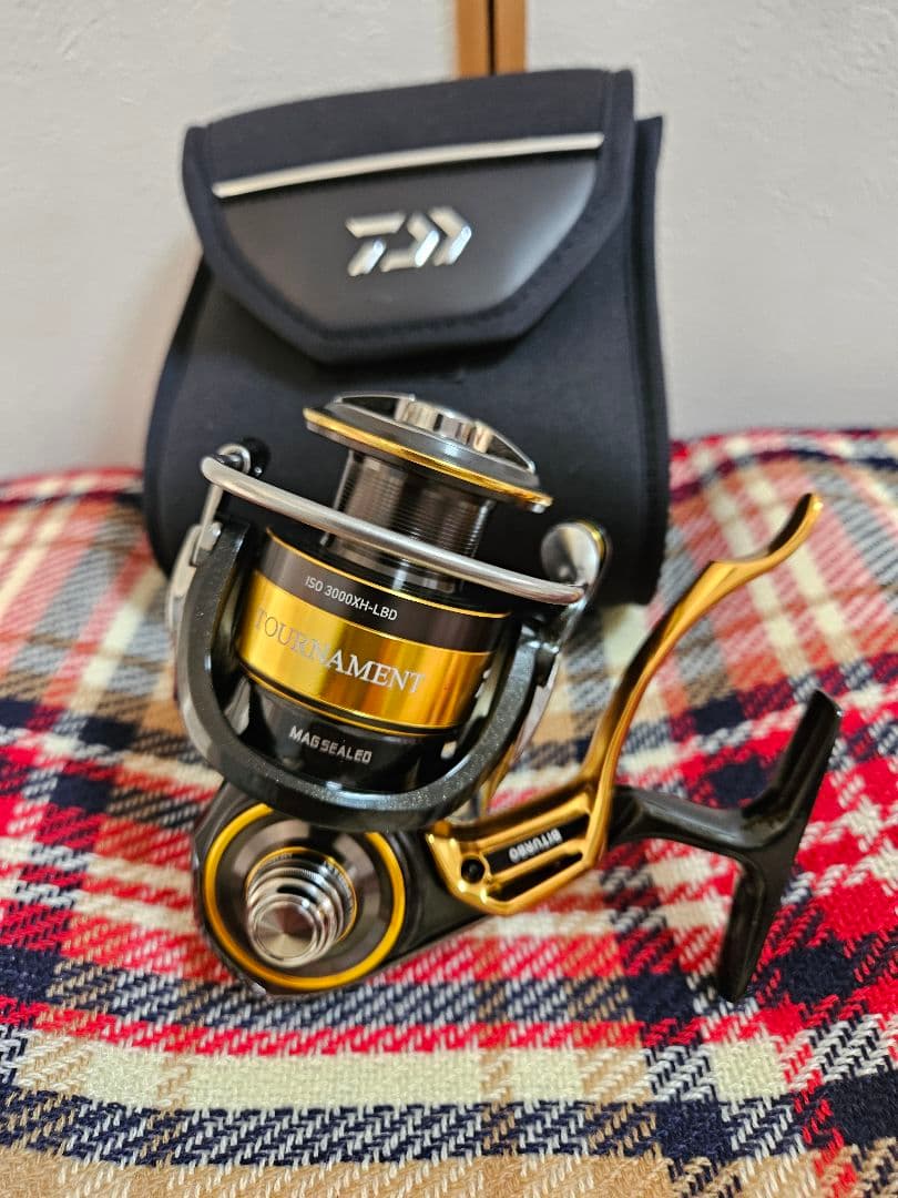 DAIWA 22TOURNAMENT ISO 3000XH LBD ケース付き