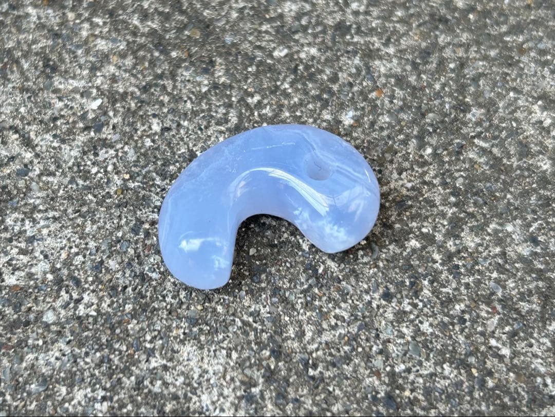 青森産　青メノウ勾玉　錦石