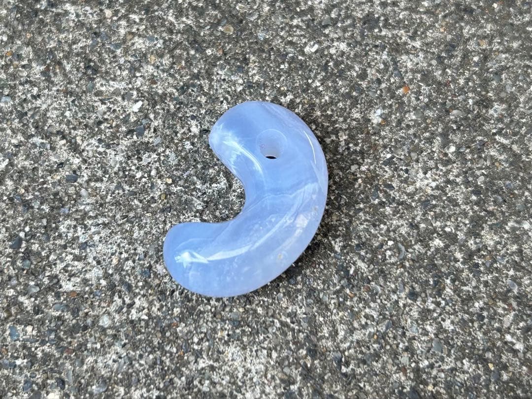 青森産　青メノウ勾玉　錦石