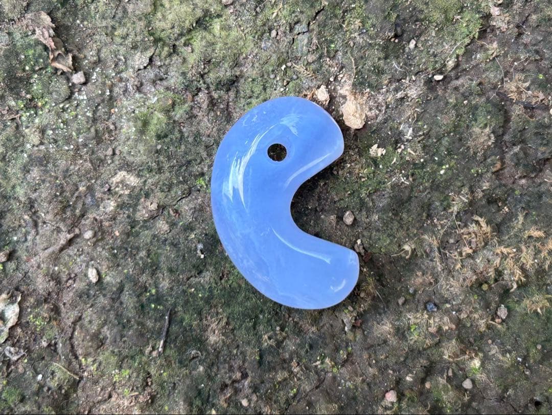 青森産　青メノウ勾玉　錦石