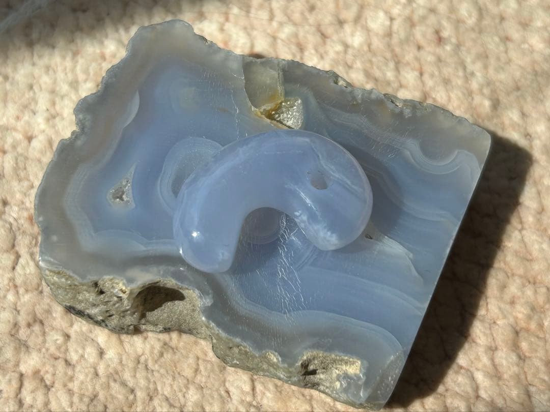 青森産　青メノウ勾玉　錦石