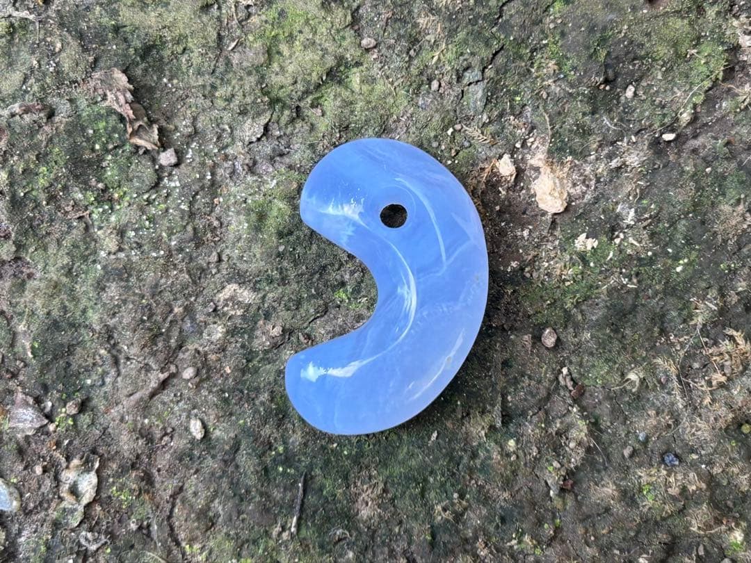 青森産　青メノウ勾玉　錦石