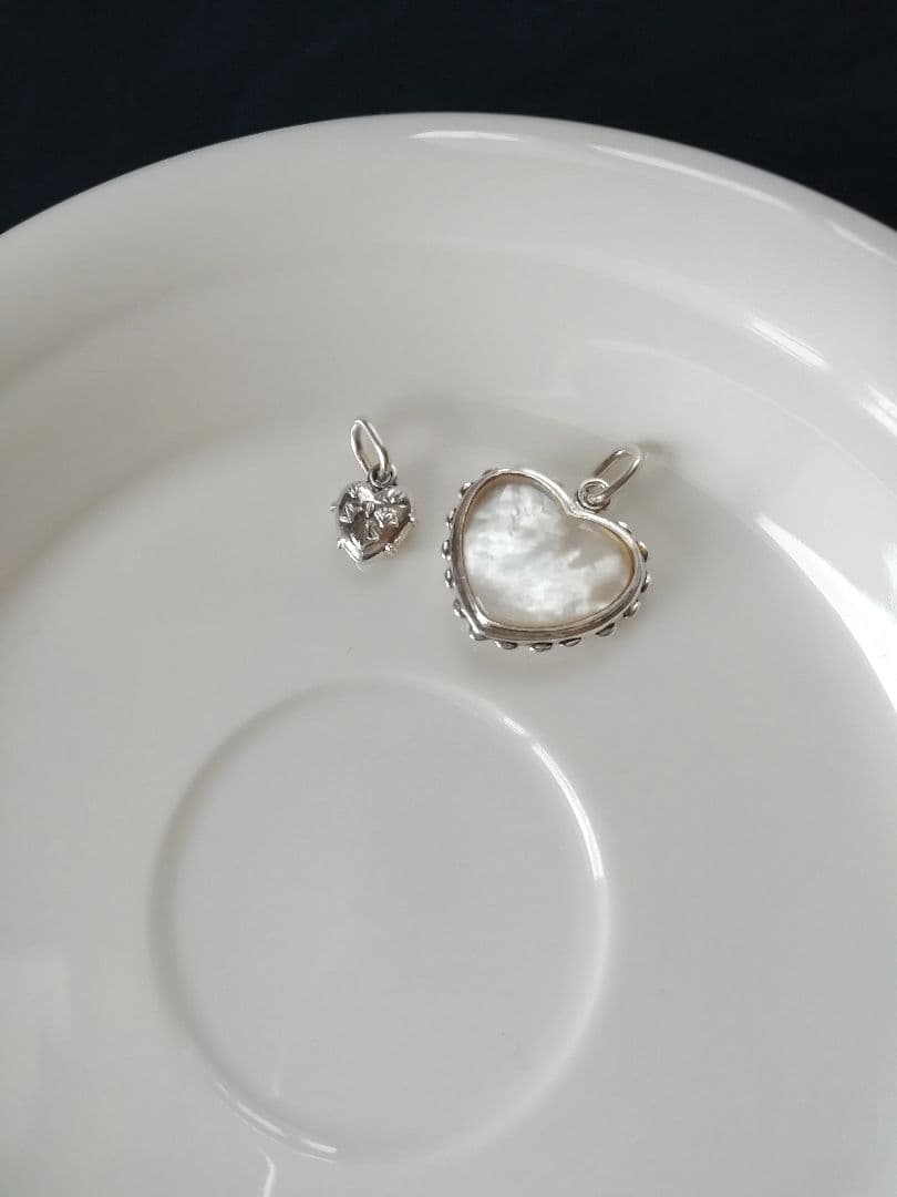 〚agete│アガット〛シルバー 白蝶貝│ハート形チャーム2個│ペンダントトップ