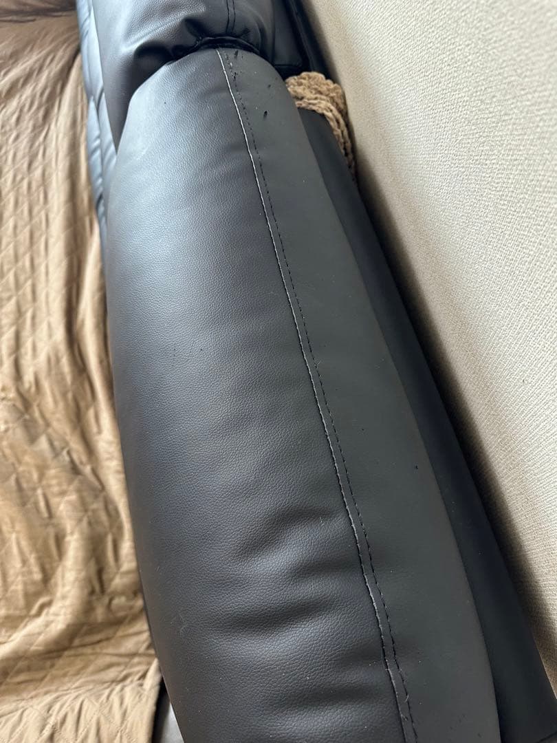 ニトリ　3人掛けテーブル付き電動リクライニングソファ(NビリーバBK)