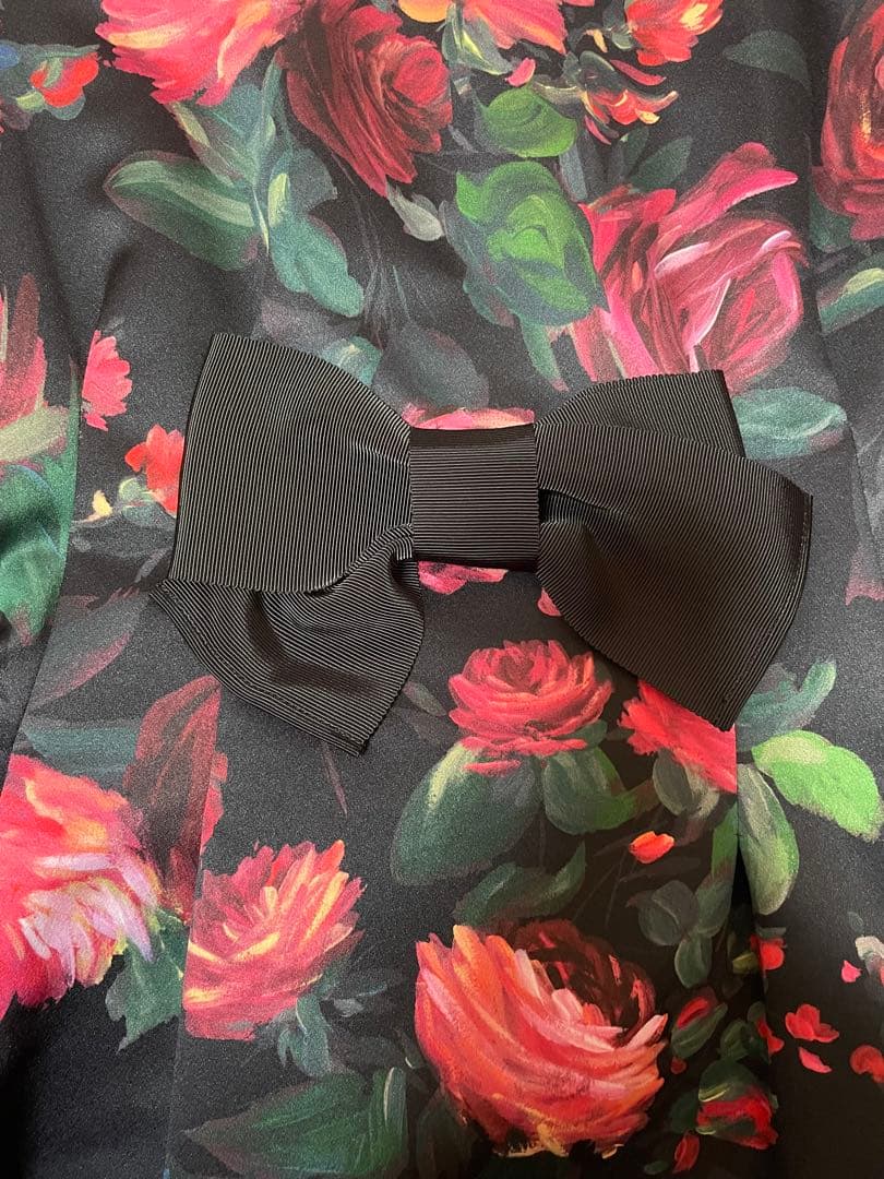 新品未使用　エムズグレイシー　黒地に薔薇柄　ウエストリボン　ワンピース　タグ付き