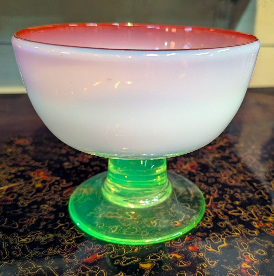 大正時代　三色　 乳白暈ガラス赤縁碗形氷コップ ウランガラス脚