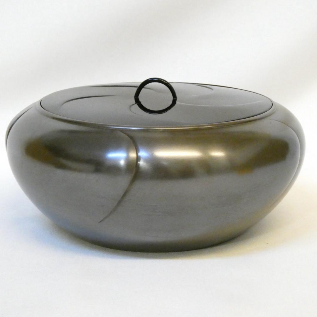 一ノ瀬宗辰作 高村表恵作塗蓋添 砂張銅 捻梅水指 唐銅 茶道具