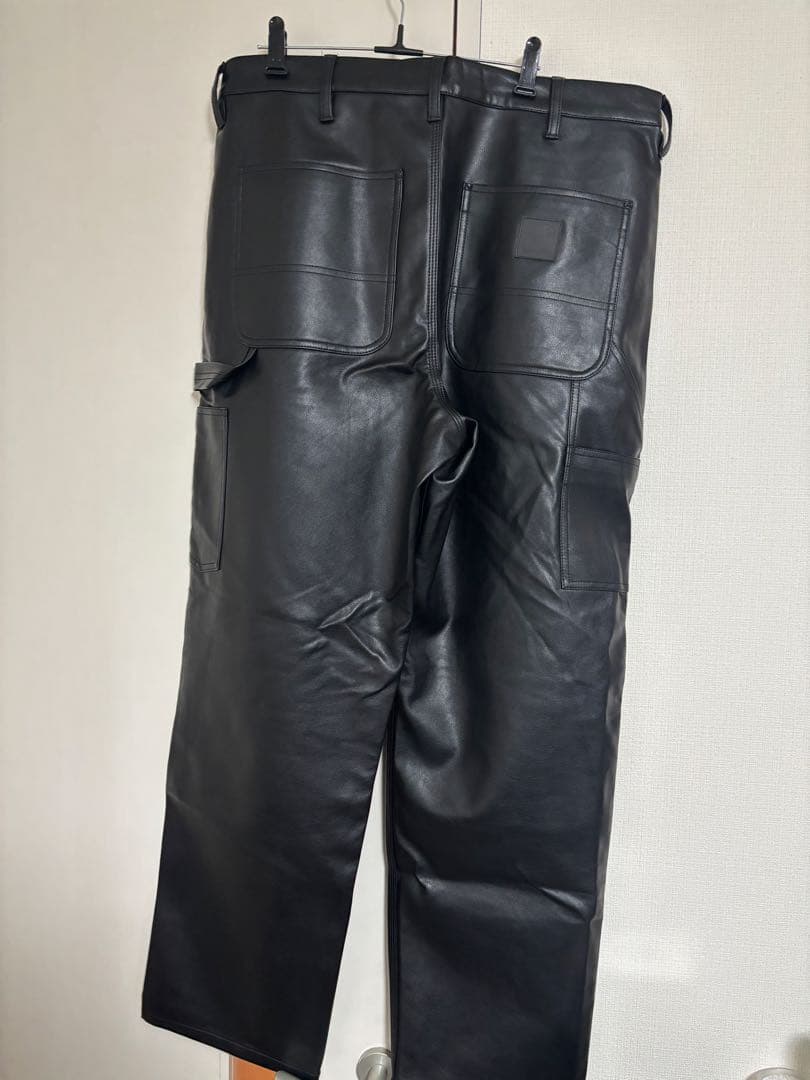 Carhartt wip ブラック レザー シングルニーパンツ
