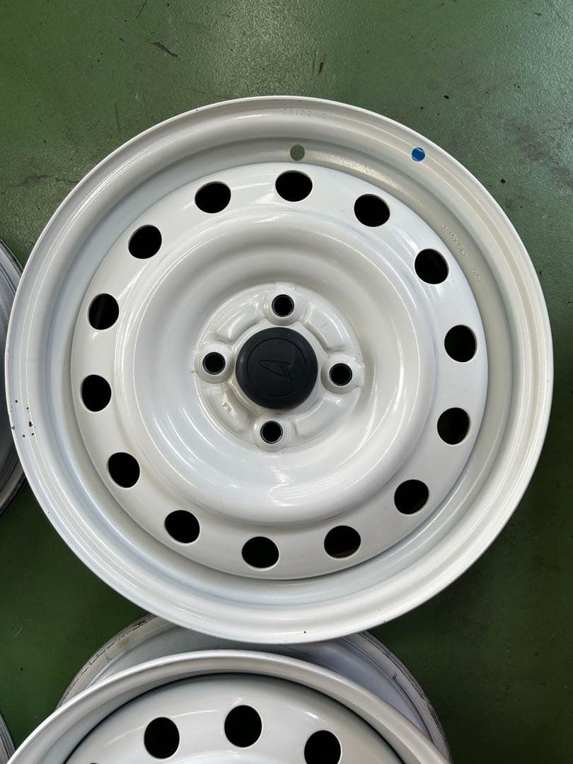 ダイハツ純正メーカーオプション？ホワイトホイール