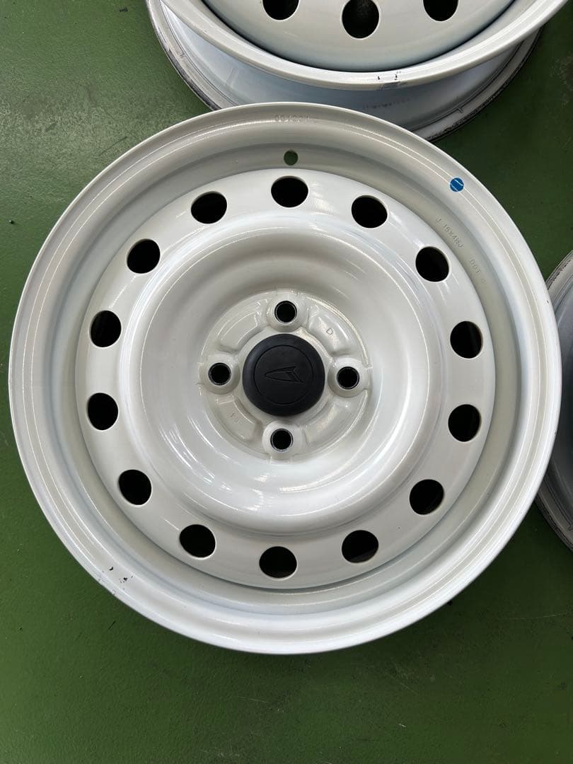 ダイハツ純正メーカーオプション？ホワイトホイール