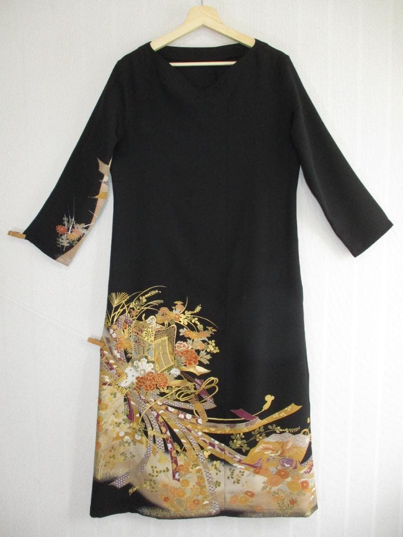 Ｌ～2Ｌサイズ　黒留袖からの着物リメイクドレスです 　着丈１２２cm