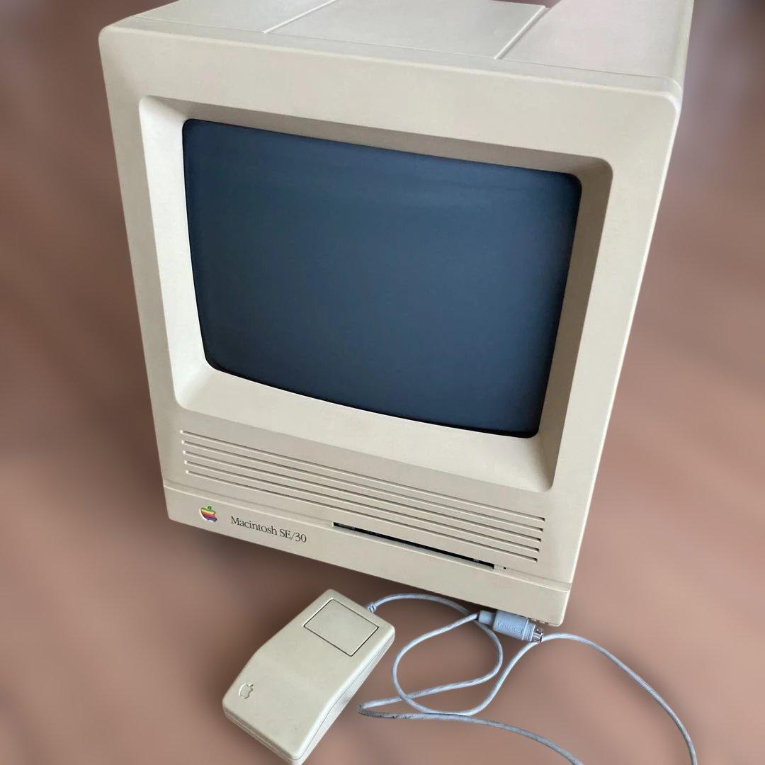 Apple Macintosh SE/30 本体とマウス