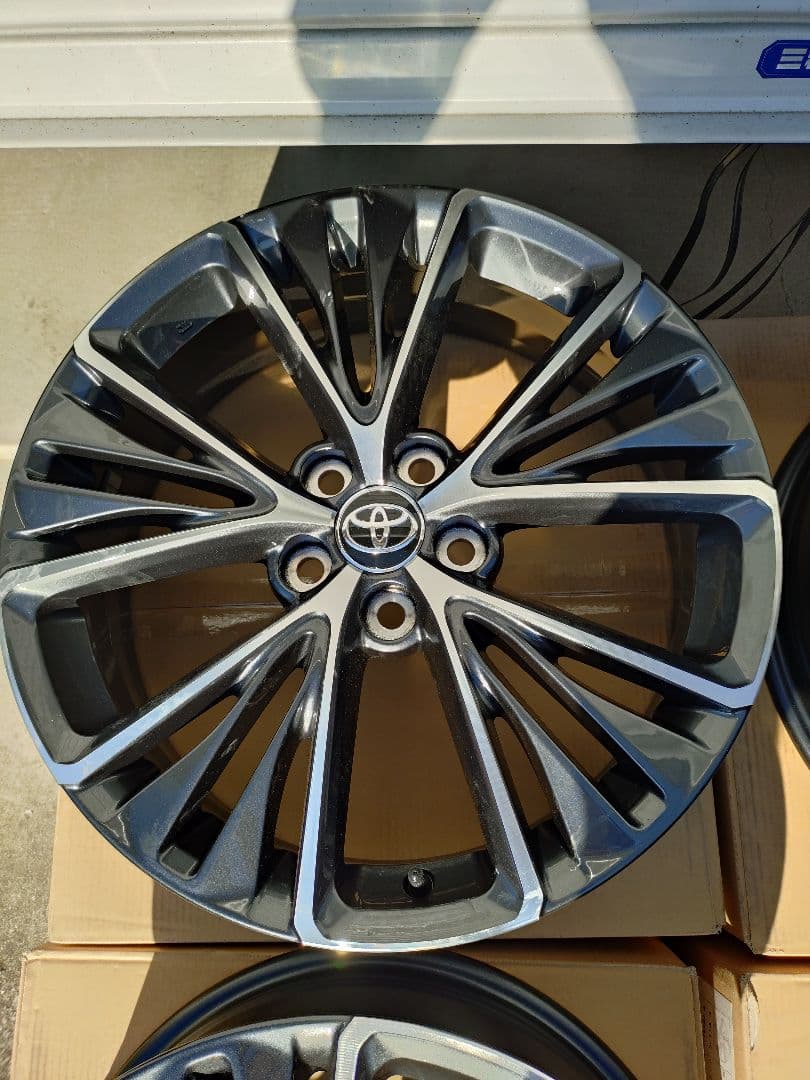 美品新車外し　25年式60プリウス　19インチホイール4本セット