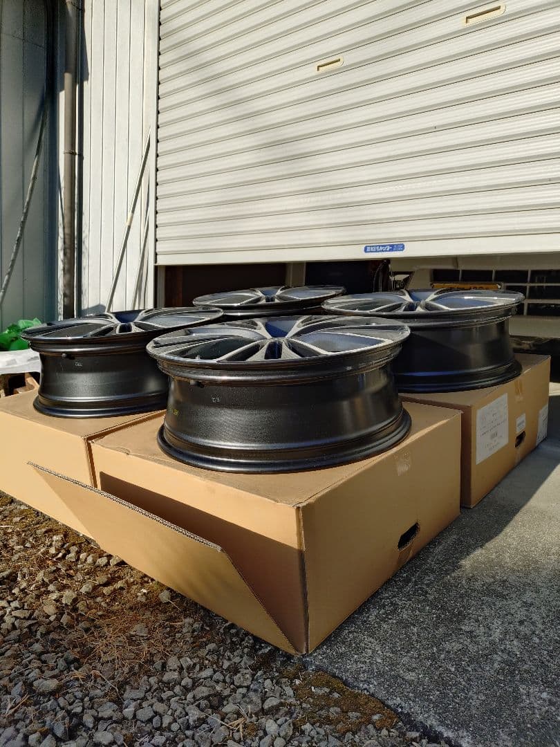 美品新車外し　25年式60プリウス　19インチホイール4本セット