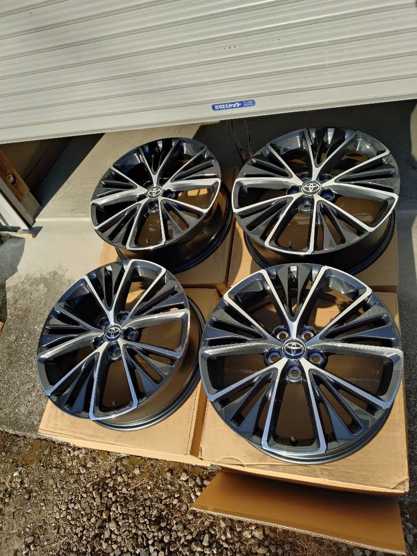 美品新車外し　25年式60プリウス　19インチホイール4本セット