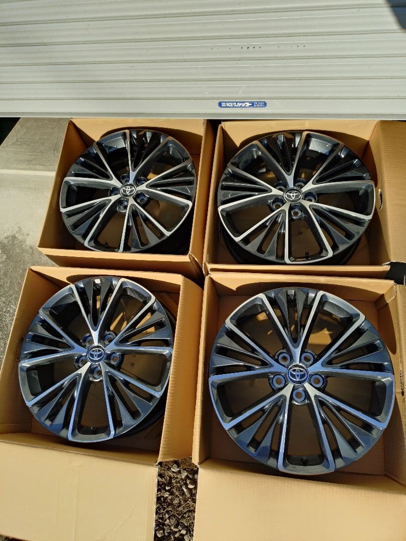 美品新車外し　25年式60プリウス　19インチホイール4本セット