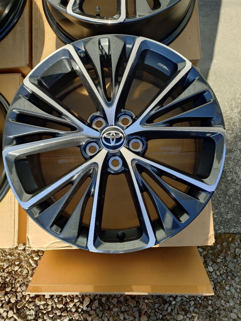 美品新車外し　25年式60プリウス　19インチホイール4本セット