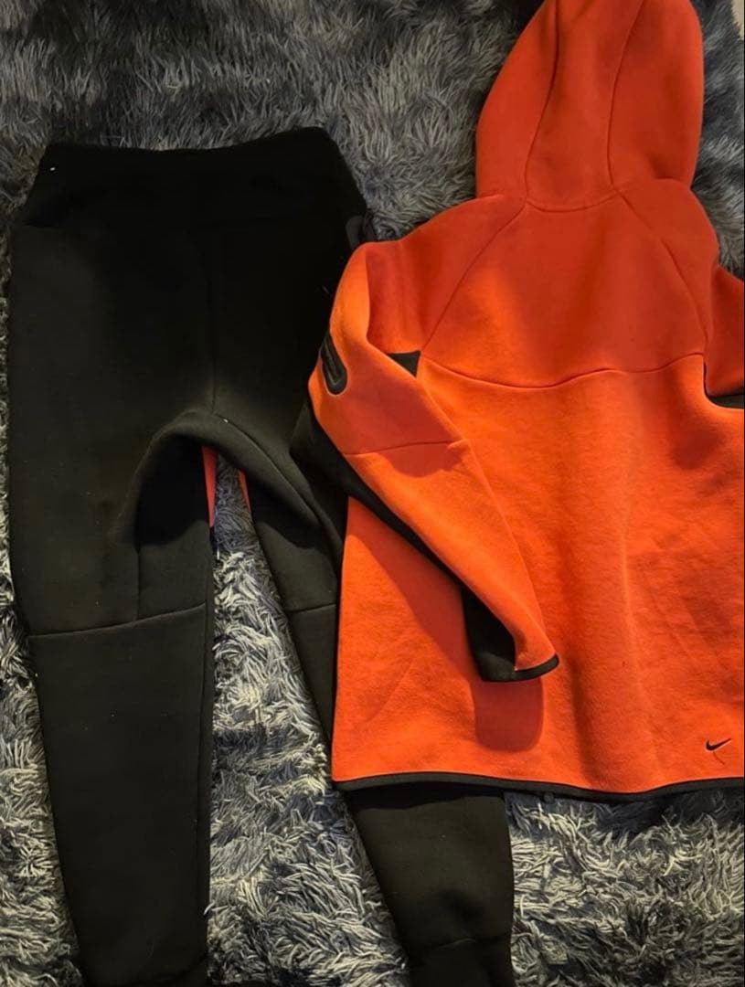 NIKEテックフリース上下Mセット赤黒