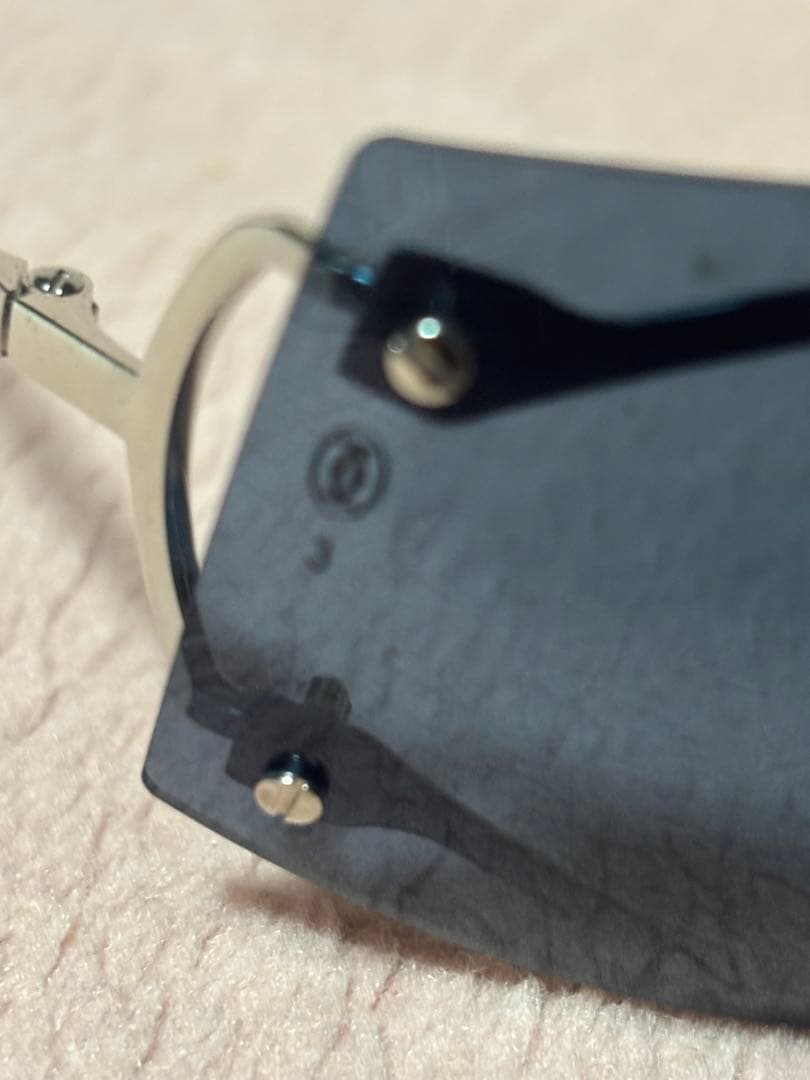 カルティエ　サングラス　特異デザイン