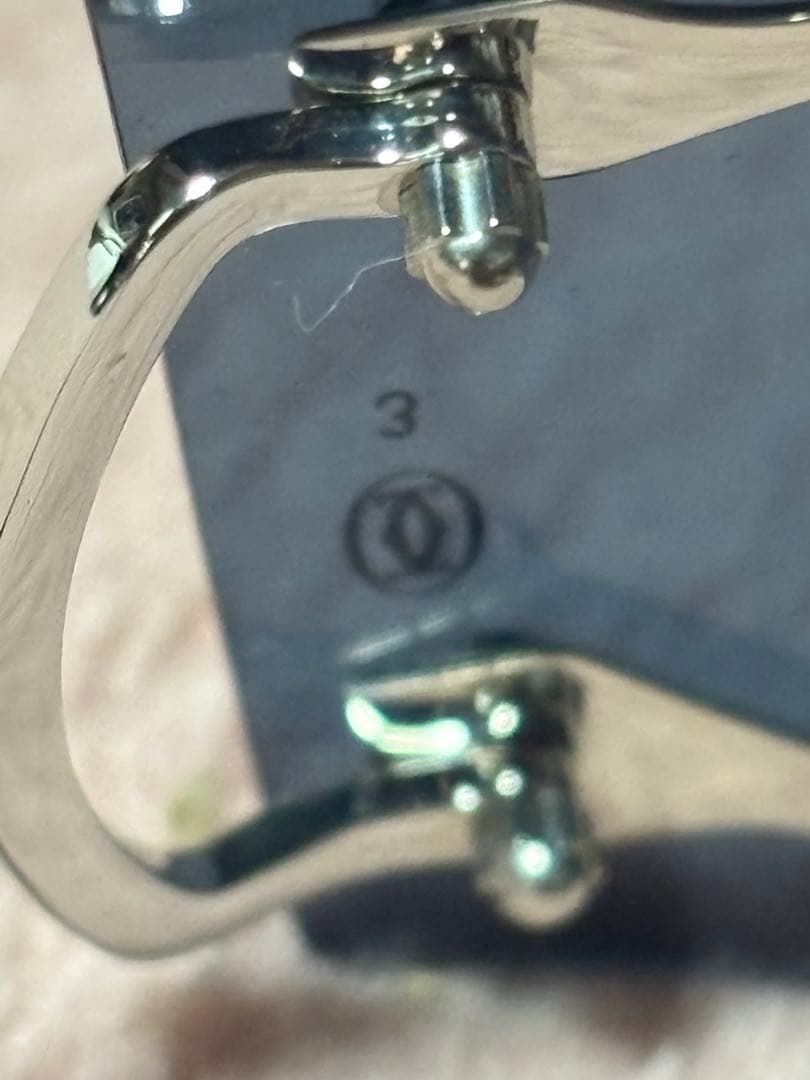 カルティエ　サングラス　特異デザイン