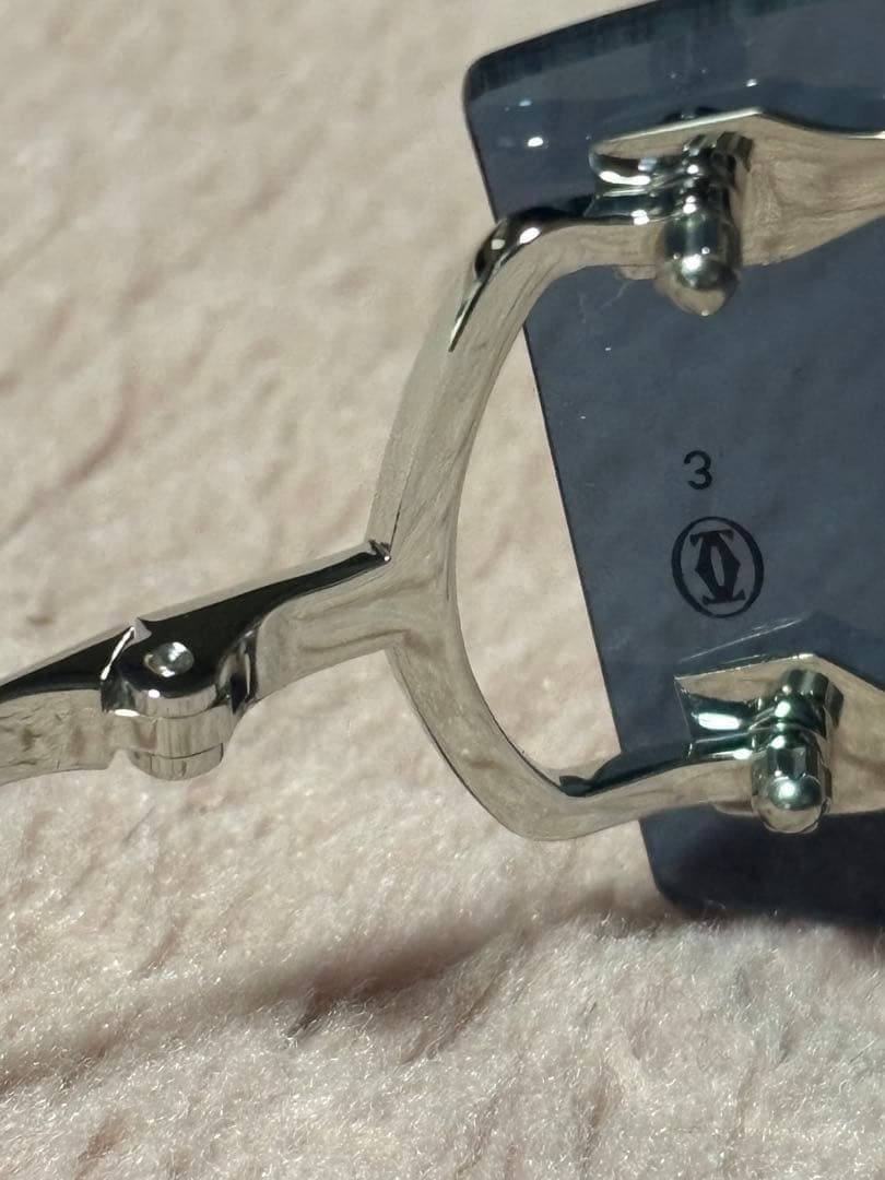 カルティエ　サングラス　特異デザイン