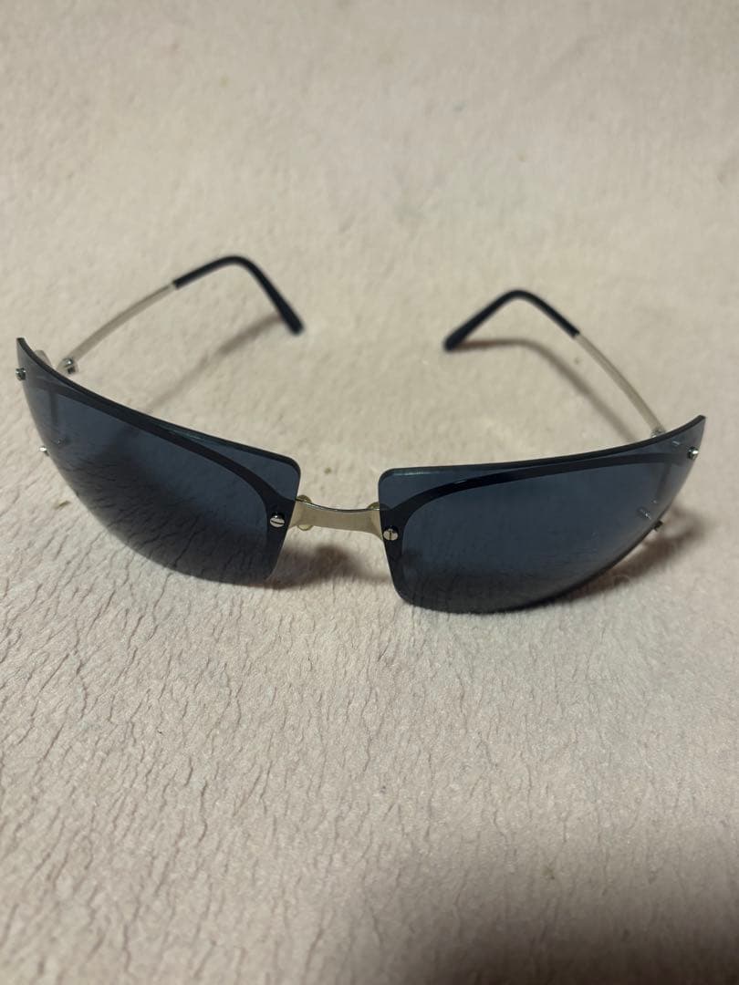 カルティエ　サングラス　特異デザイン