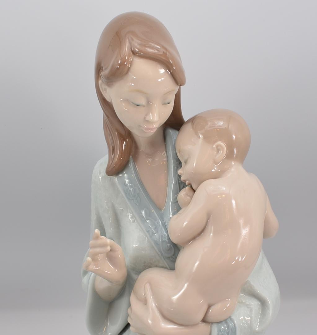 眠れ、愛しい子　＃8030　★リヤドロ　スペイン　ポーセリン　光沢仕上げ　絶版